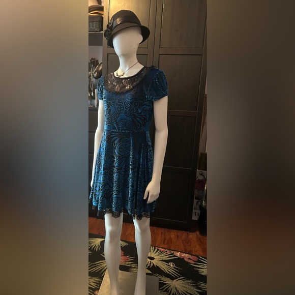 # 259. Burnout velvet, mini dress - Picture 16 of 16